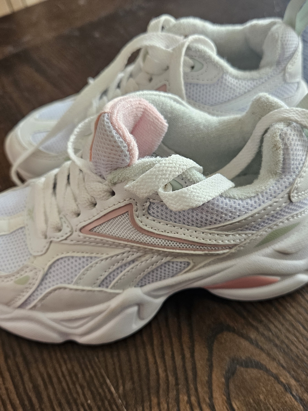 Sz 12 Reebok Kids White and Pink Athletic Sneakers
